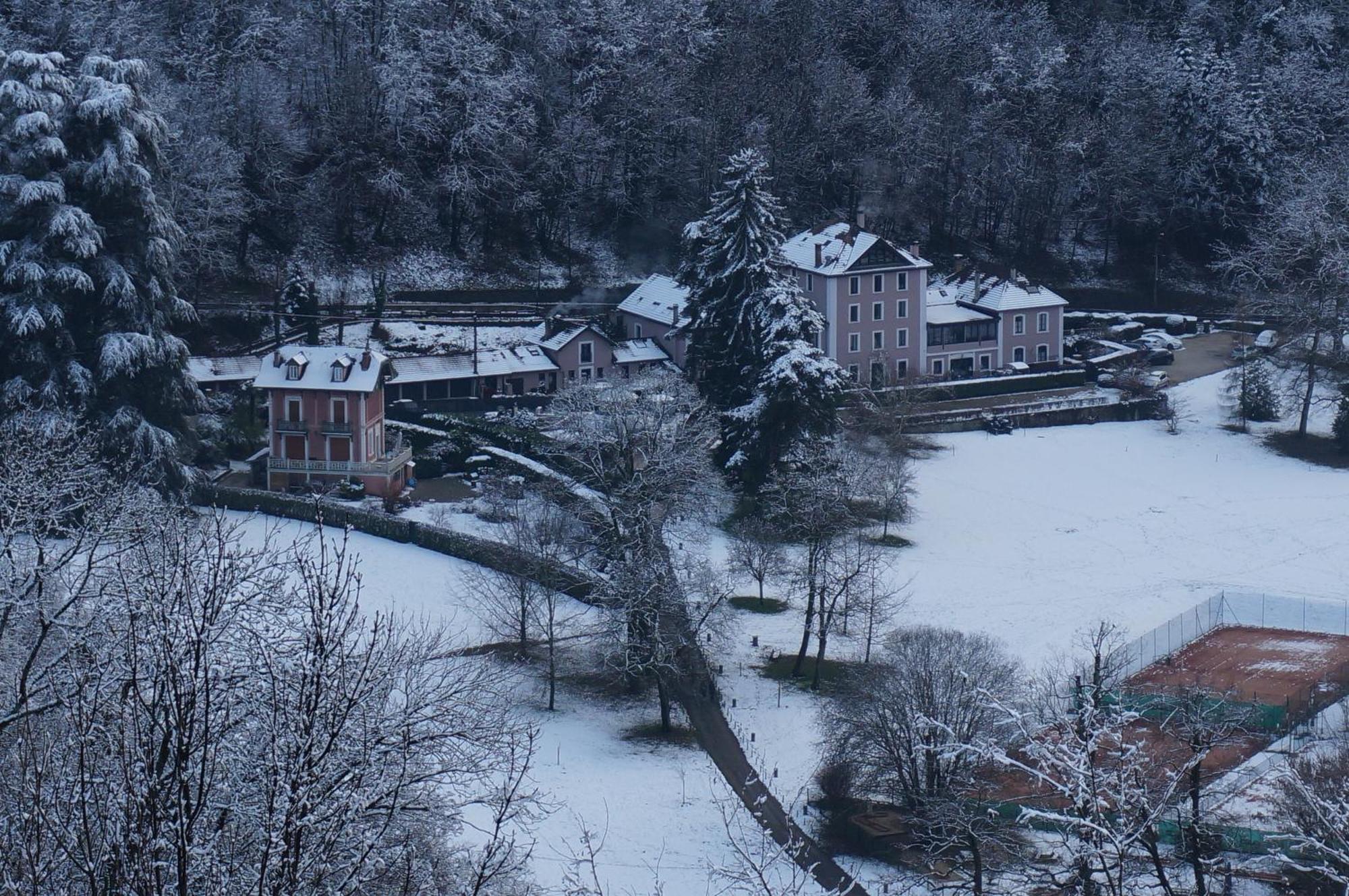 Residence Du Parc Saint-Martin-dʼUriage Zewnętrze zdjęcie